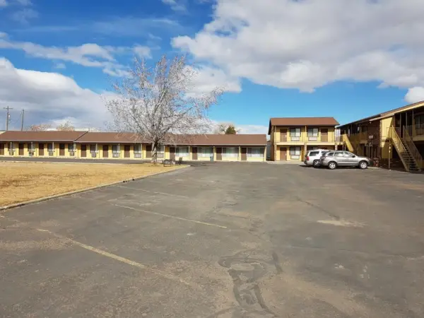 Split Mountain Motel 4