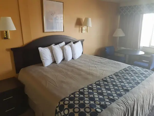 Split Mountain Motel 6